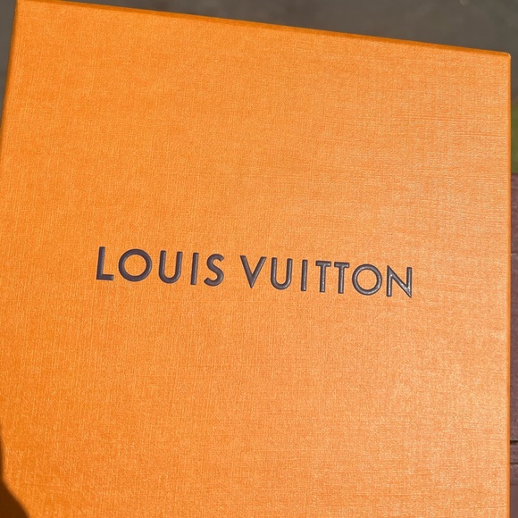 LOUIS VUITTON NEW BLACK LEATHER BELT WITH FLAG COLORFULL BUCKLE SIZE 100 - Picture 11 of 16